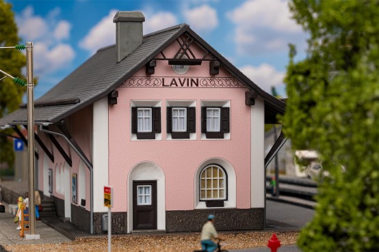 Preview: FALLER 110134 H0 Bahnhof Lavin 