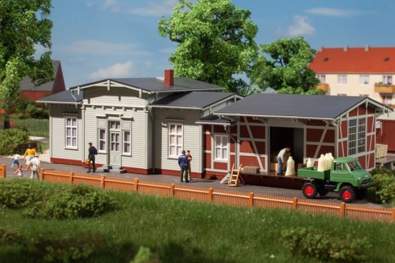 Preview: Auhagen 11448 H0 Bahnhof Deinste 