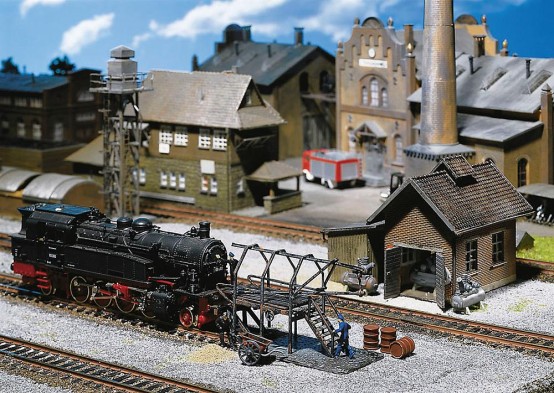 FALLER 120139 H0 Kompressorhaus mit Zubehör 