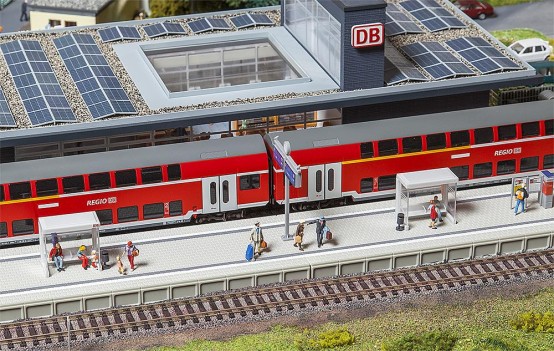 FALLER 120202 H0 Moderner Bahnsteig mit Zubehör 