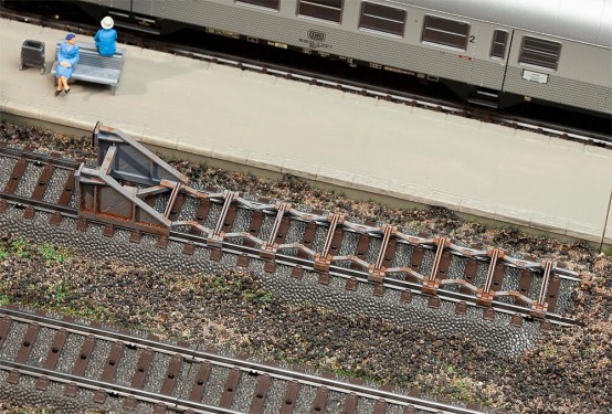 Preview: FALLER 120322 H0 2 Prellböcke mit Scherenbremsen 
