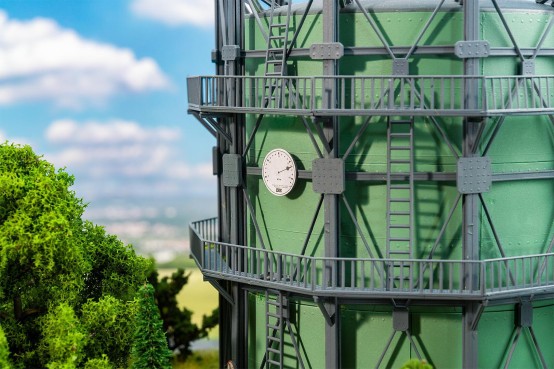 Preview: FALLER 130157 H0 Gasometer mit Rohrleitungen 