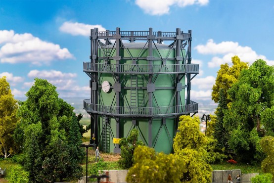 FALLER 130157 H0 Gasometer mit Rohrleitungen 