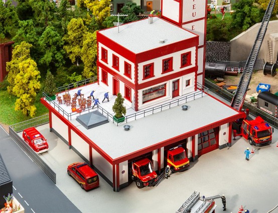 Preview: FALLER 130159 H0 Moderne Feuerwache 