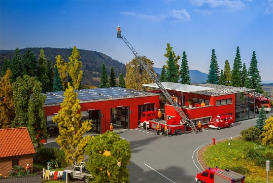 FALLER 130160 H0 Moderne Feuerwache 