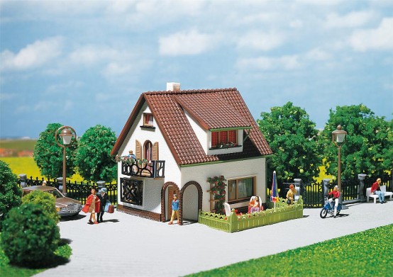 FALLER 130200 H0 Haus mit Dachgaube 