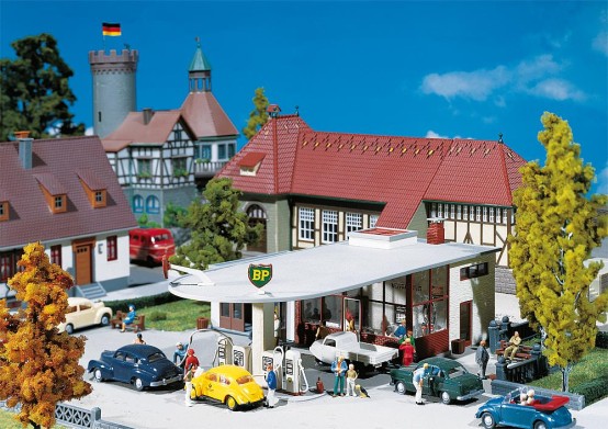FALLER 130347 H0 BP-Tankstelle 