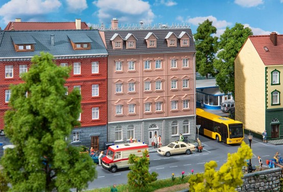 FALLER 130627 H0 Stadthaus mit Kanzlei 
