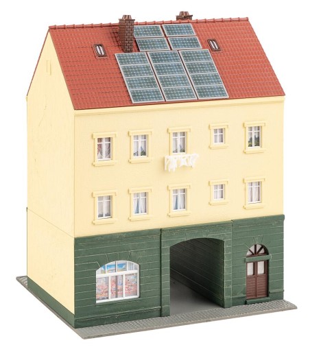 Preview: FALLER 130628 H0 Stadthaus mit Modellbaugeschäft 