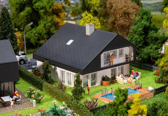 FALLER 130642 H0 Wohnhaus mit Plattendach 
