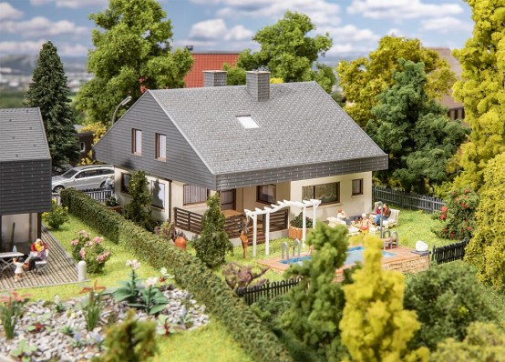 FALLER 130644 H0 Bungalow mit Plattendach 