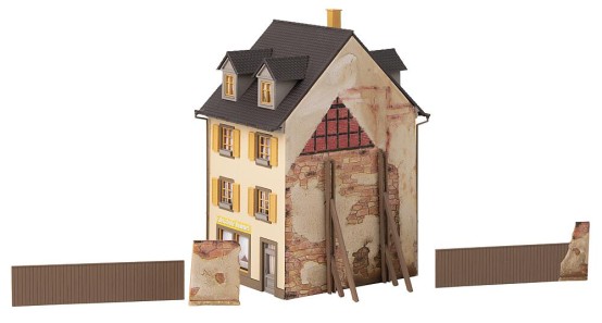 Preview: FALLER 130692 H0 Altstadthaus mit Bretterzaun 