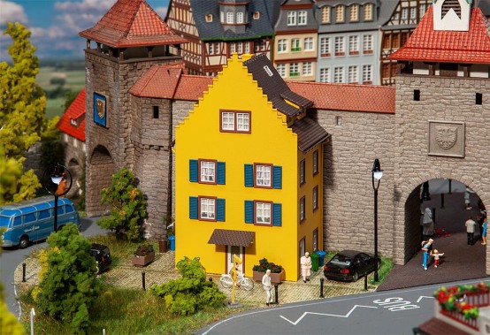 FALLER 130709 H0 Reihenendhaus Kleinstadt 