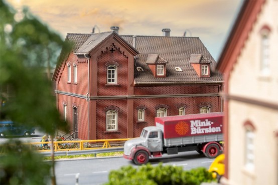 Preview: FALLER 130753 H0 Siedlungshaus Bergmannsplatz 2 