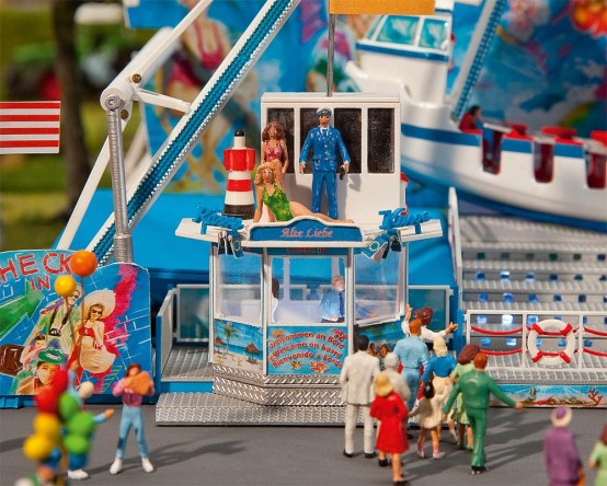 Preview: FALLER 140420 H0 Fahrgeschäft FUN-Schiff 