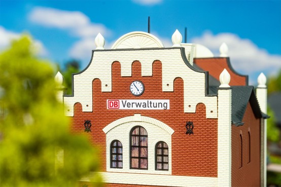 Preview: FALLER 191828 H0 DB-Verwaltungsgebäude 