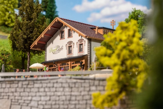 Preview: FALLER 191836 H0 Alpenhaus mit Café 