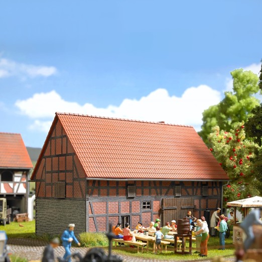 Preview: BUSCH 1506 H0 Scheune mit kleinem Stall 