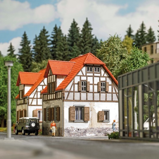 Preview: BUSCH 1907 H0 Verwittertes Wohnhaus 