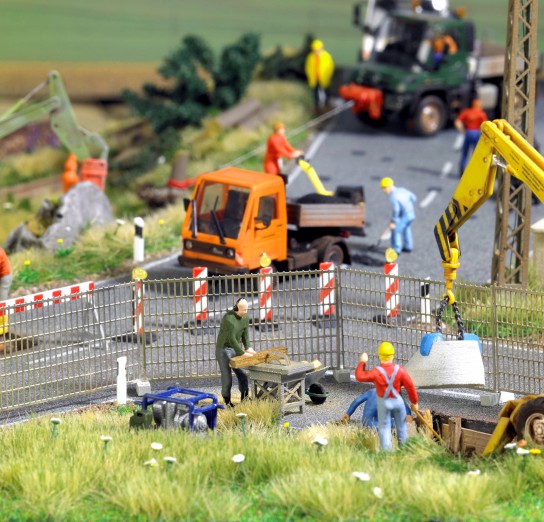 Preview: BUSCH 7807 H0 Baukreissäge mit Bauarbeiter 
