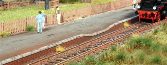 BRAWA 94002 H0 Bahnsteigkanten mit Mauerwerk 