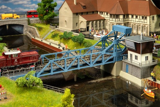 FALLER 120506 H0 Klappbrücke mit Antrieb 