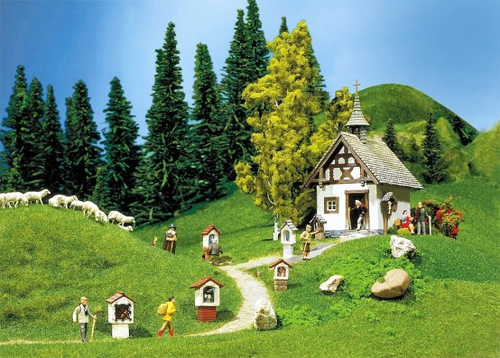 FALLER 130235 H0 Kapelle mit Wegkreuzen 