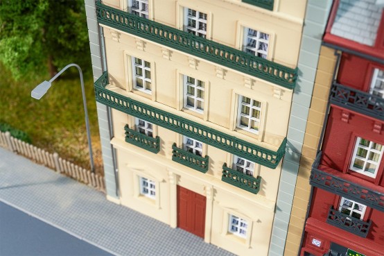 Preview: FALLER 130712 H0 Stadthaus, 6-stöckig 