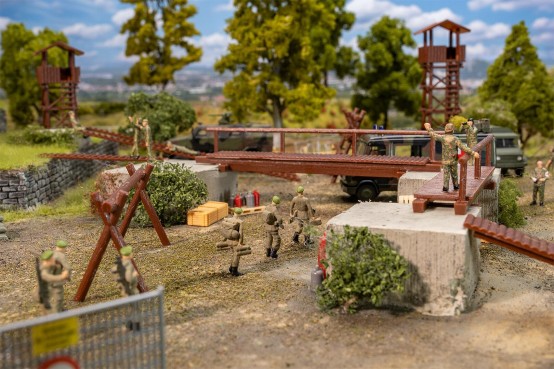 Preview: FALLER 190039 H0 Aktions-Set Bundeswehr Grundausbildung 