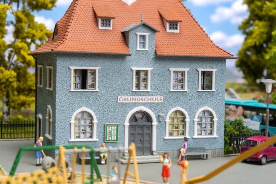 Preview: FALLER 190087 H0 Aktions-Set Schulbeginn 