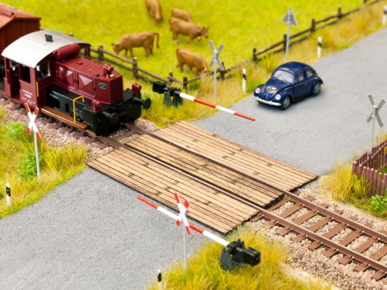 NOCH 14305 H0 Bahnübergang Holzbohlen 