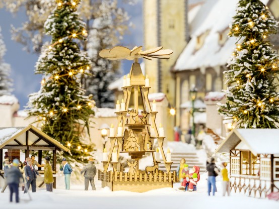 NOCH 14395 H0 Weihnachtsmarkt-Pyramide 