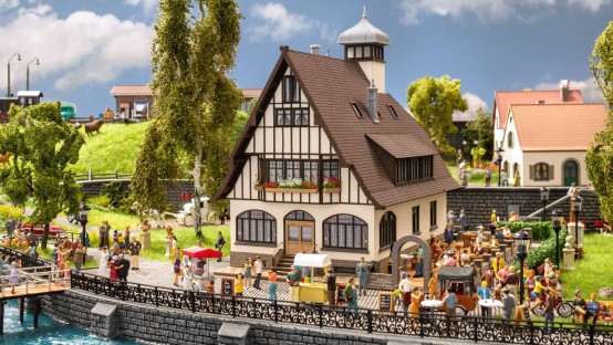 NOCH 63401 N Wirtshaus mit Biergarten 
