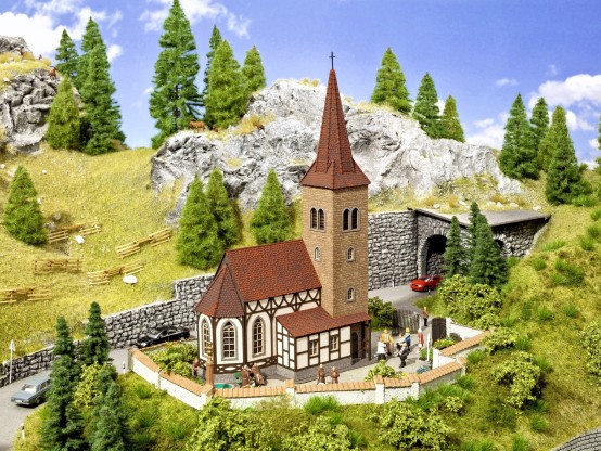 NOCH 66906 H0 Kirche St. Georg mit Sound Glockenläuten 