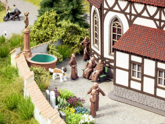 Preview: NOCH 66906 H0 Kirche St. Georg mit Sound Glockenläuten 