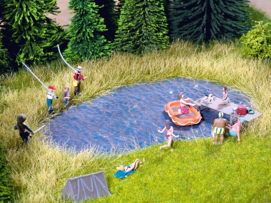 Preview: NOCH 60850 See-Folie blau, mit Wellenstruktur 41 x 26 cm Zum Gestalten von natürlich wirkenden Wasserflächen - einfach zuschneiden und einkleben.