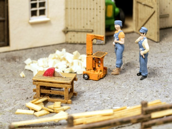 NOCH 13726 H0 Holzspalter und Kreissäge 3D-minis 