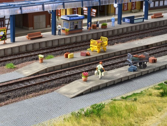 Vollmer 43558 H0 Gepäckbahnsteig, sechsteilig 