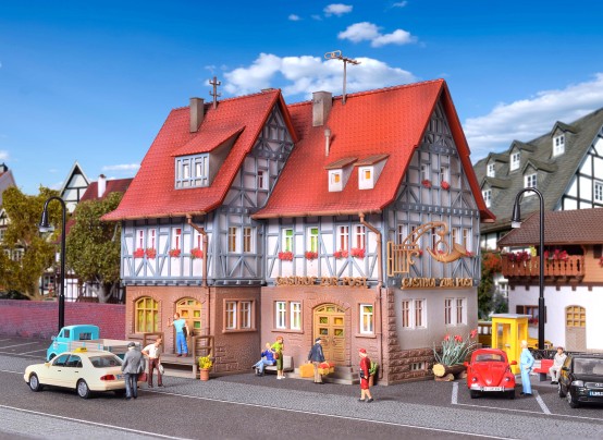 Vollmer 43637 H0 Gasthof zur Post mit LED-Beleuchtung 