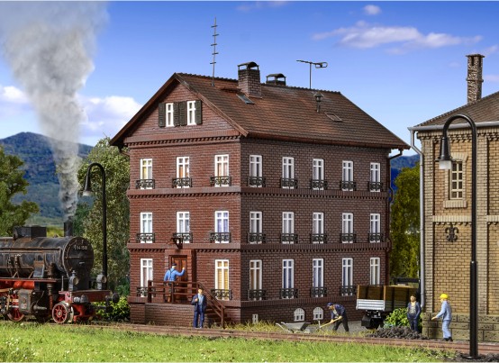 Vollmer 43805 H0 Eisenbahner-Wohnhaus 