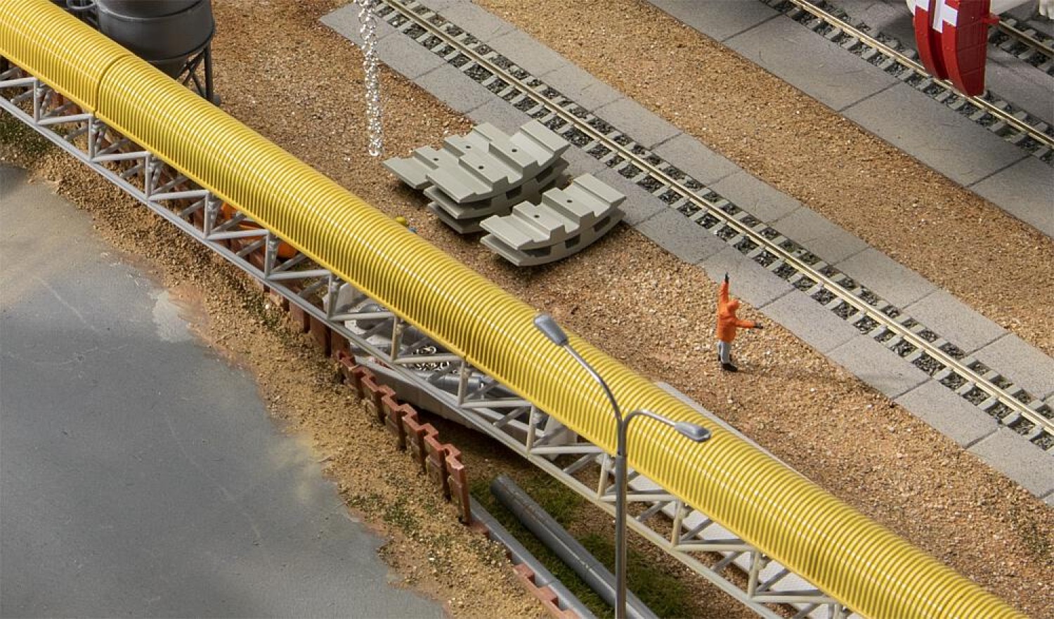 FALLER 130165 H0 Förderband mit Abdeckhaube 
