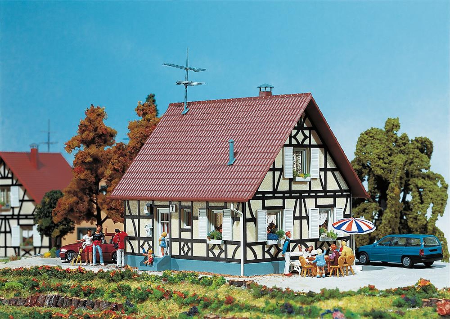 FALLER 130221 H0 Einfamilienhaus mit Fachwerk 