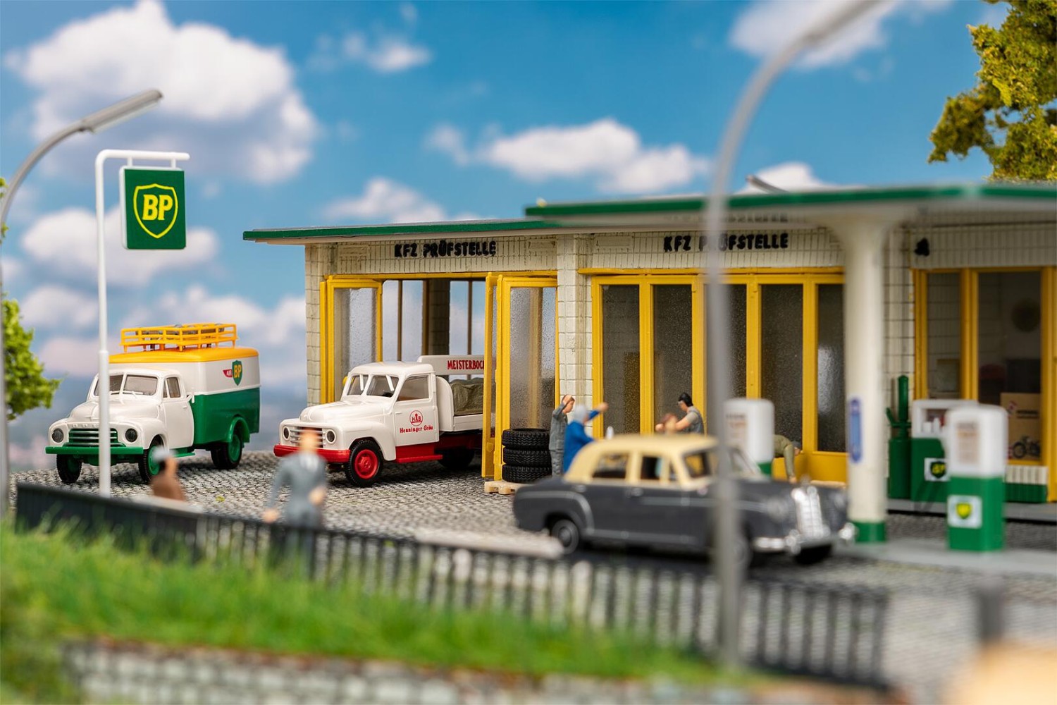 FALLER 130592 H0 Große BP-Tankstelle 