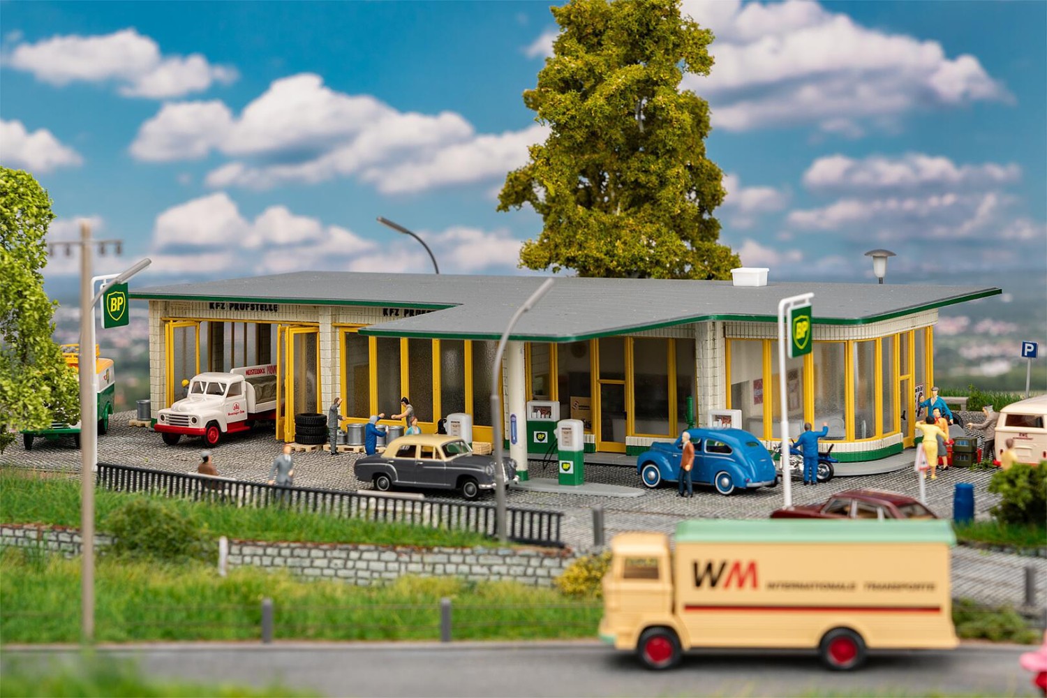 FALLER 130592 H0 Große BP-Tankstelle 