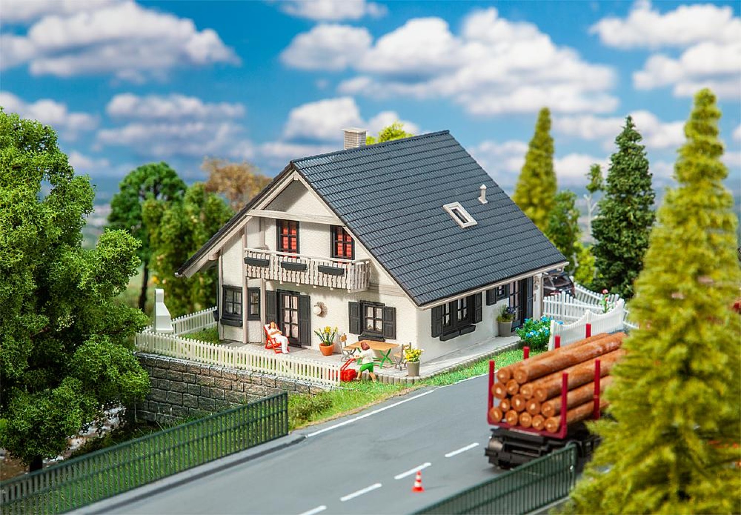 FALLER 130640 H0 Saniertes Einfamilienhaus 