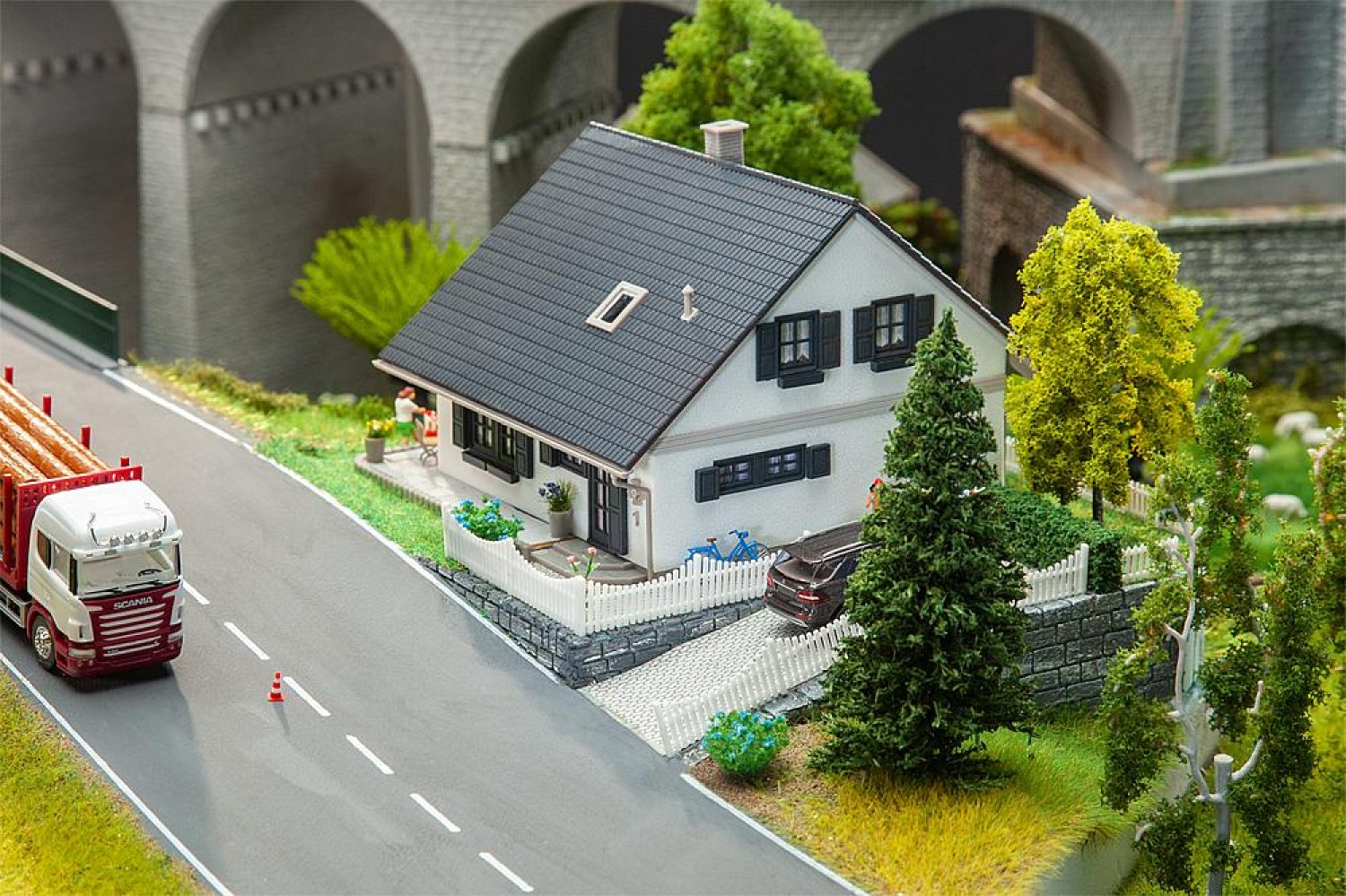 FALLER 130640 H0 Saniertes Einfamilienhaus 