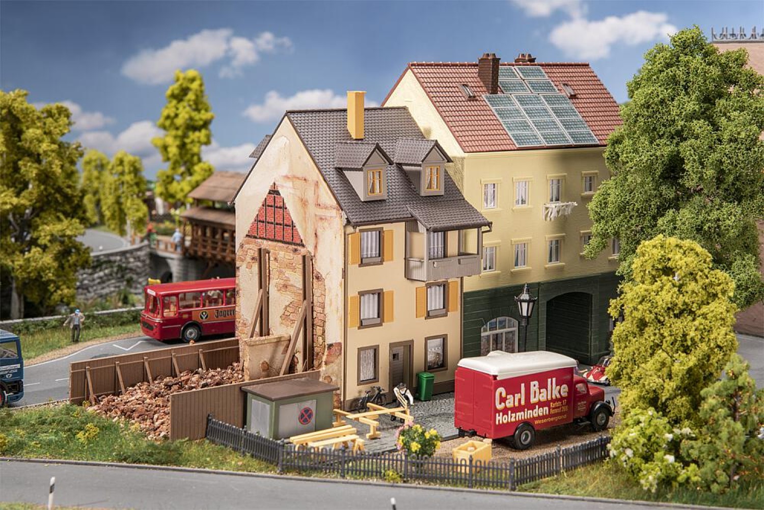 FALLER 130692 H0 Altstadthaus mit Bretterzaun 