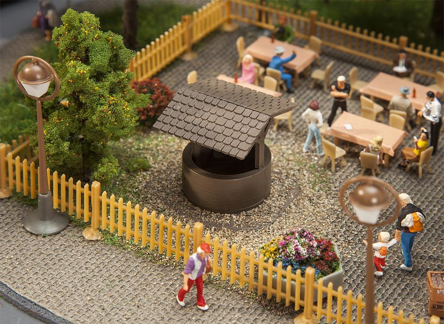 FALLER 180947 H0 Ziehbrunnen 