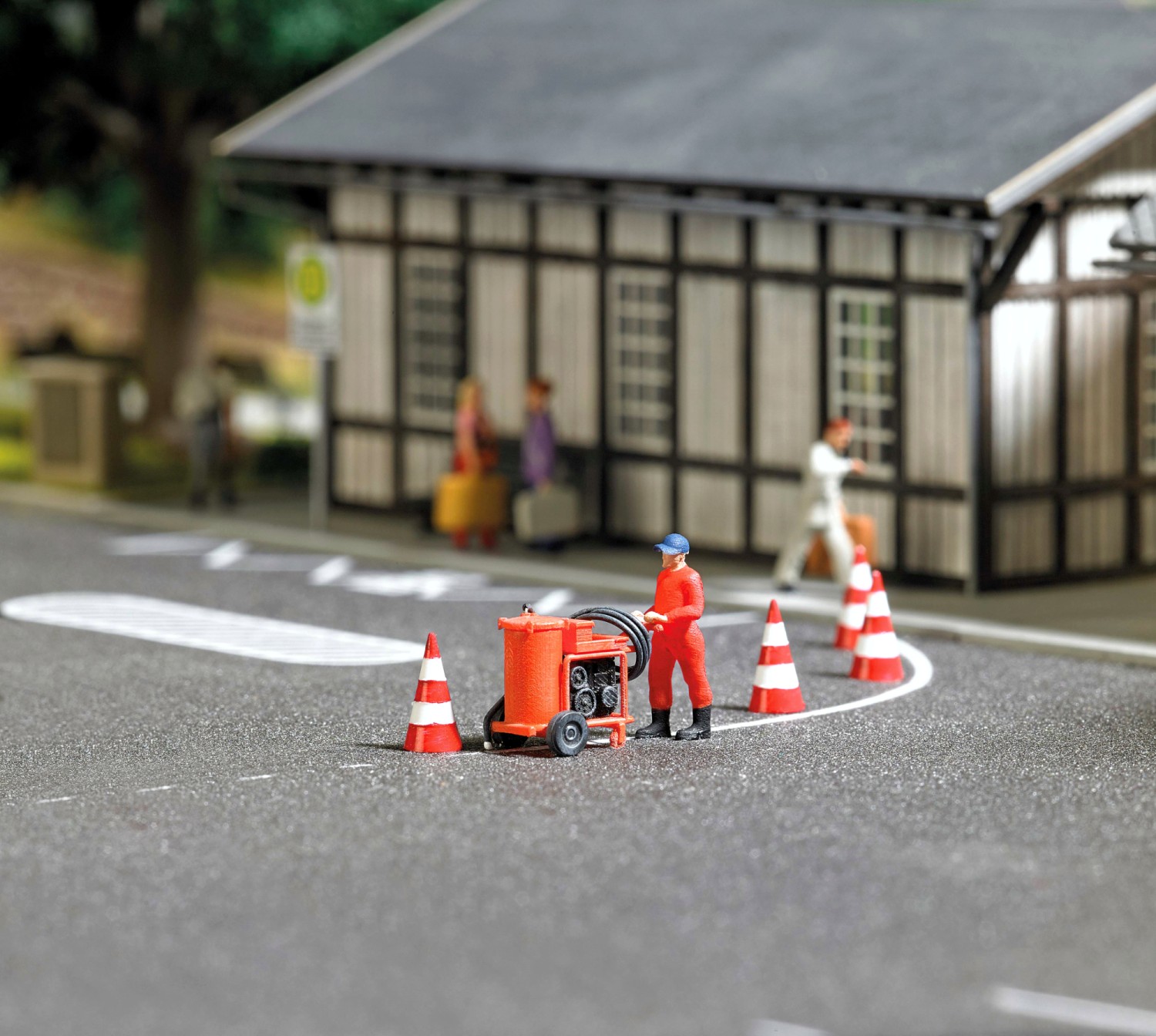 BUSCH 7806 H0 Straßenmarkierungsmaschiene mit Bauarbeiter 