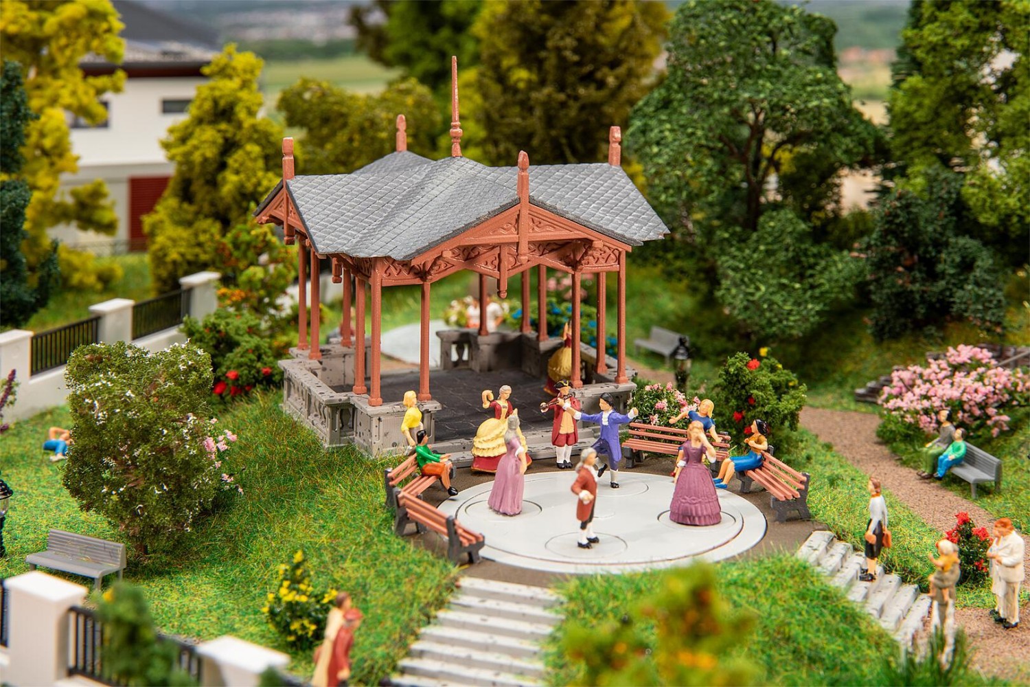 FALLER 130655 H0 Musikpavillon mit tanzenden Figuren 